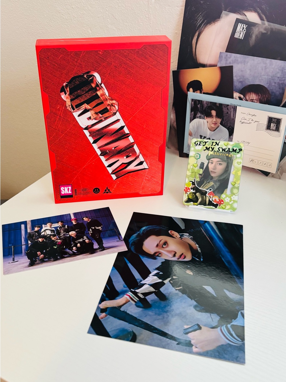 STRAY KIDS - ODDINARY (RED VERSION) ALBUM + CHAN POSTCARD (UNSEALED)